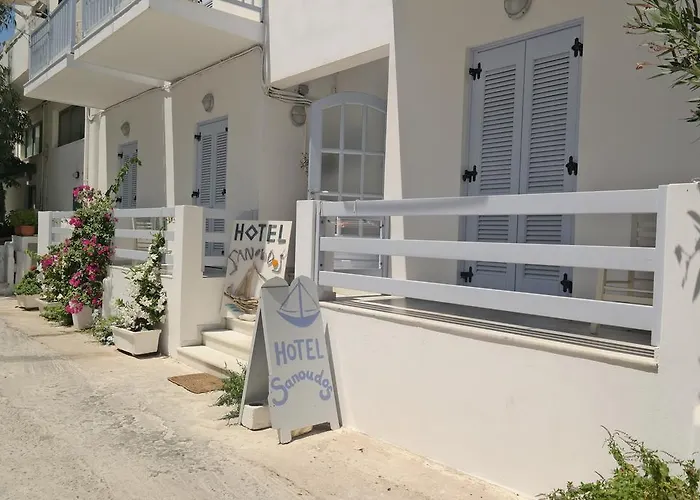 Sanoudos فندق Naxos City